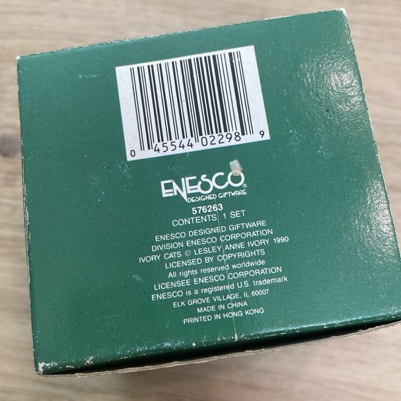 Vintage Enesco Ivory Cats Christmas Ornament and Decorative Tin - Picture 5 of 7